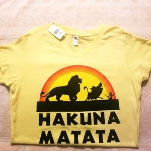 Lotus Hakuna Matata Lion King Tee shirt.        T2